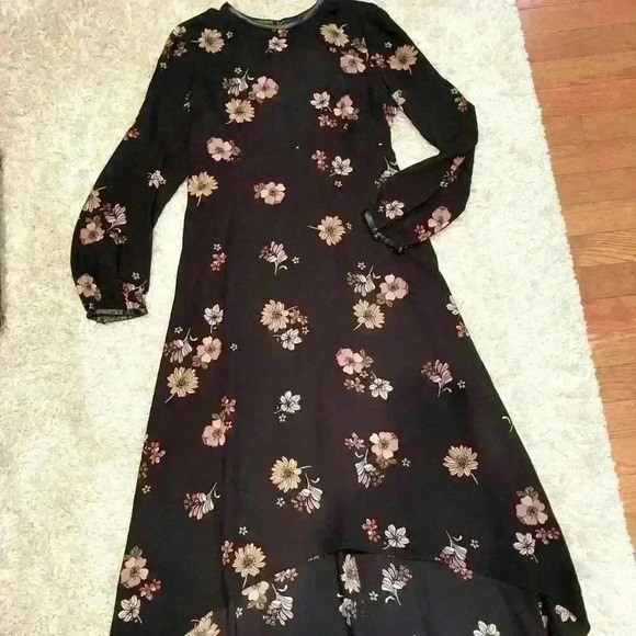 ❤️5/$25❤️ Dress - Picture 1 of 5